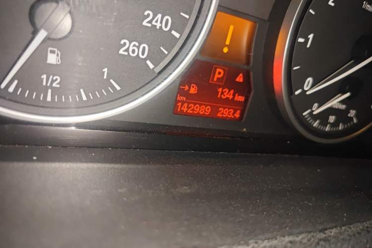 Used BMW X5 2011 xDrive35i Leading Model Odometer Close Up