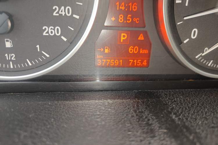 Used BMW X5 2011 xDrive35i Leading Model Odometer Close Up