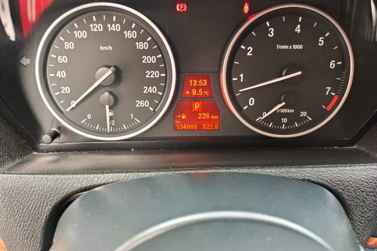 Used BMW X5 2011 xDrive35i Leading Model Odometer Close Up