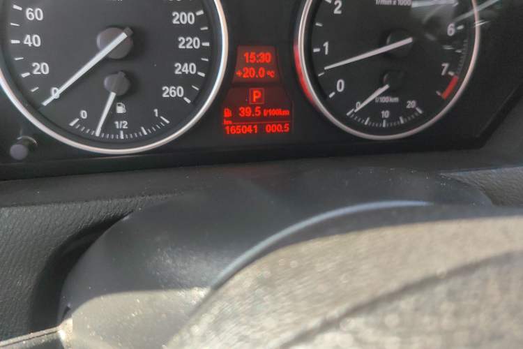 Used BMW X5 2011 xDrive35i Leading Model Odometer Close Up