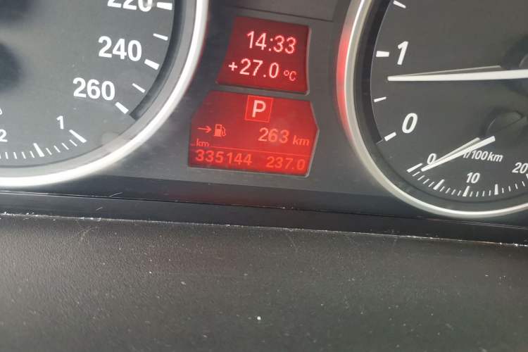 Used BMW X5 2011 xDrive35i Leading Model Odometer Close Up