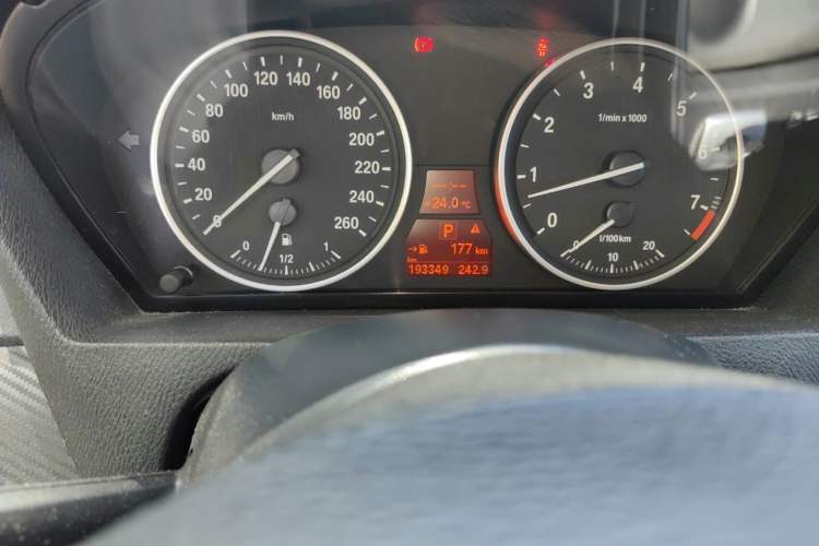 Used BMW X5 2011 xDrive35i Leading Model Odometer Close Up