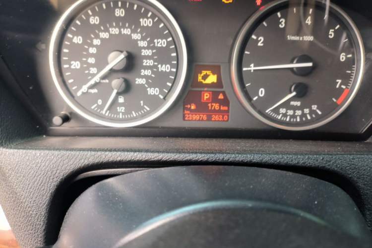 Used BMW X5 2011 xDrive35i Leading Model Odometer Close Up