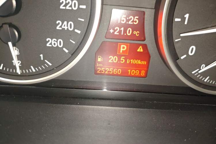 Used BMW X5 2011 xDrive35i Luxury Model Odometer Close Up