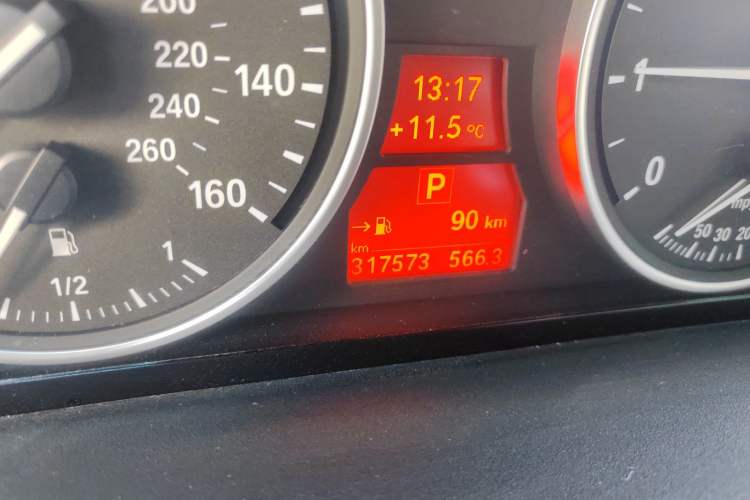Used BMW X5 2011 xDrive35i Luxury Edition Odometer Close Up