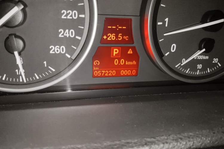 Used BMW X5 2011 xDrive35i Leading Model Odometer Close Up