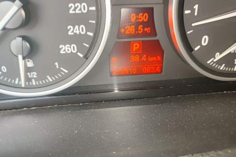 Used BMW X5 2011 xDrive35i Leading Model Odometer Close Up