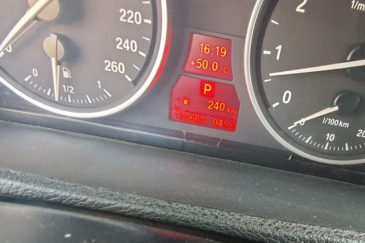 Used BMW X5 2011 xDrive35i Luxury Model Odometer Close Up