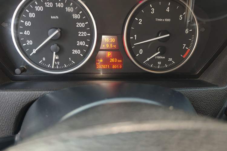Used BMW X5 2011 xDrive35i Leading Model Odometer Close Up