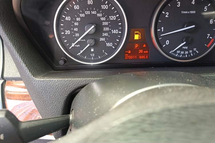 Used BMW X5 2011 xDrive35i low-power version U.S. specification Odometer Close Up