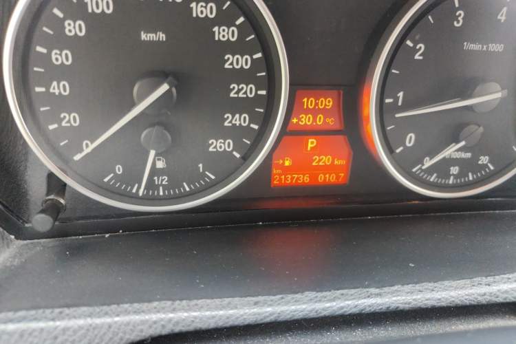 Used BMW X5 2011 xDrive35i Leading Model Odometer Close Up