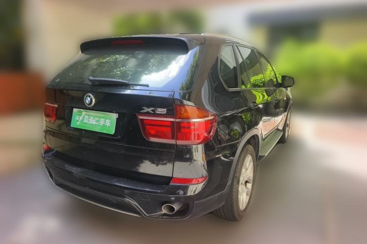 Used BMW X5 2011 xDrive35i Luxury Model Rear Right 45 Deg