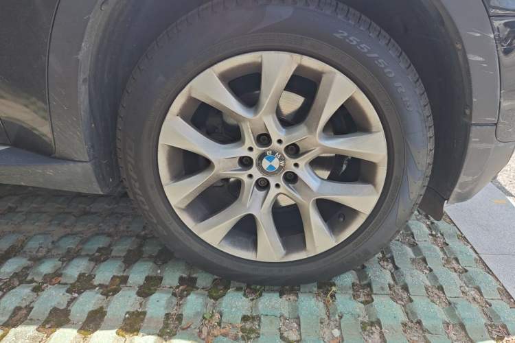 Used BMW X5 2011 xDrive35i Leading Model Right Front Wheel Hub