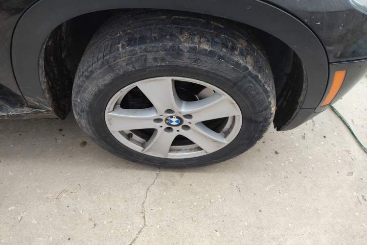 Used BMW X5 2011 xDrive35i Leading Model Right Front Wheel Hub