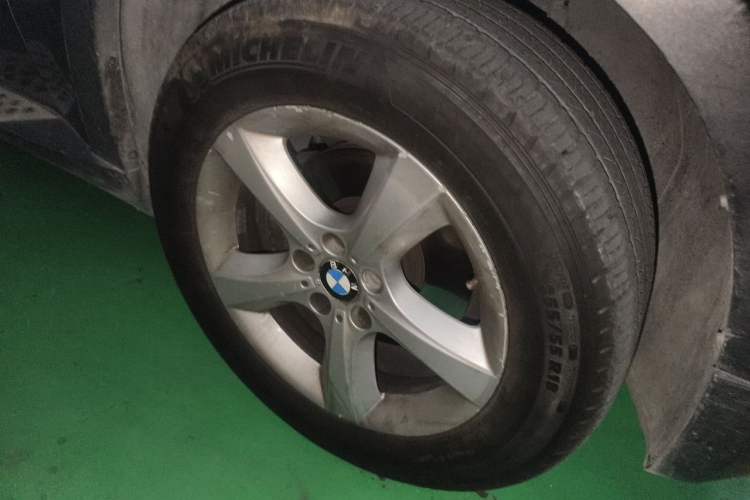 Used BMW X5 2011 xDrive35i Luxury Model Right Front Wheel Hub