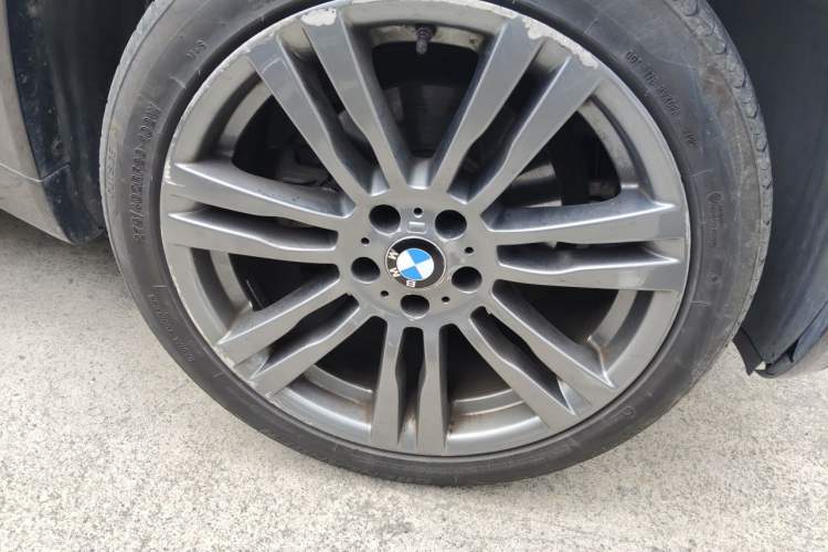 Used BMW X5 2011 xDrive50i Luxury Model Right Front Wheel Hub