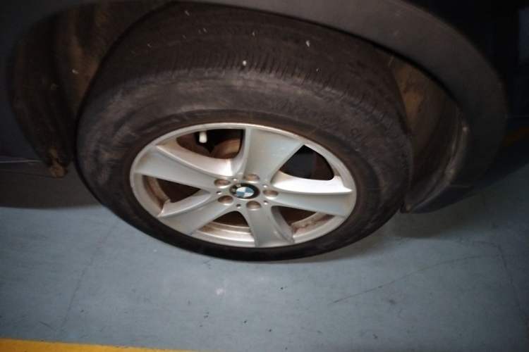 Used BMW X5 2011 xDrive35i Leading Model Right Front Wheel Hub