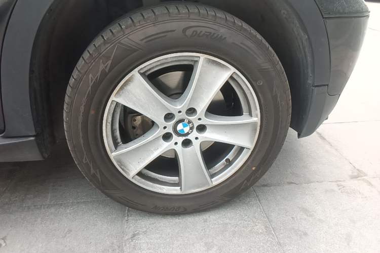 Used BMW X5 2011 xDrive35i Leading Model Right Front Wheel Hub