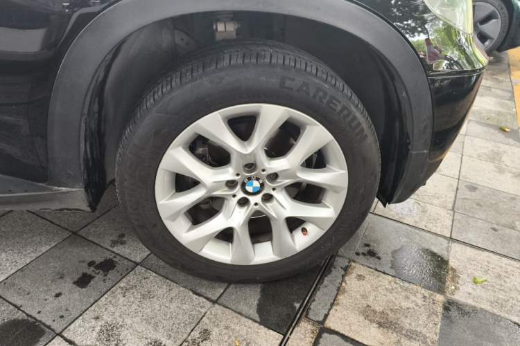 Used BMW X5 2011 xDrive35i Luxury Model Right Front Wheel Hub