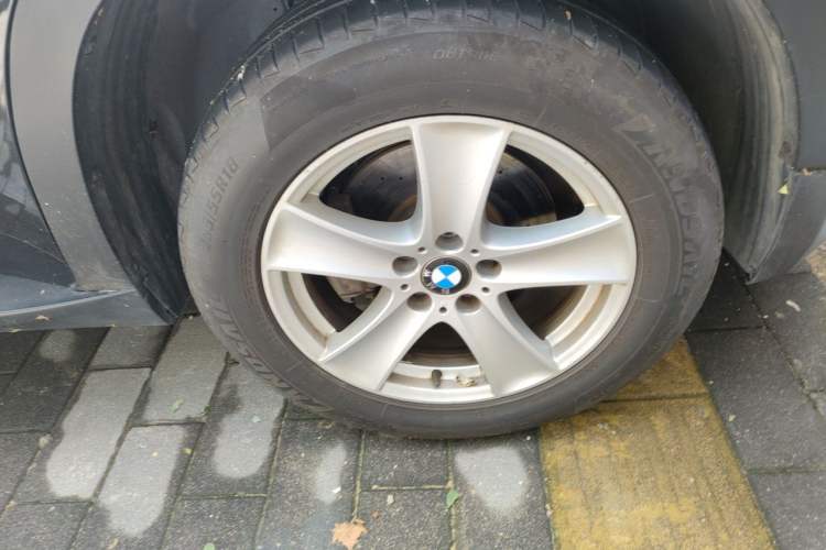 Used BMW X5 2011 xDrive35i Leading Model Right Front Wheel Hub