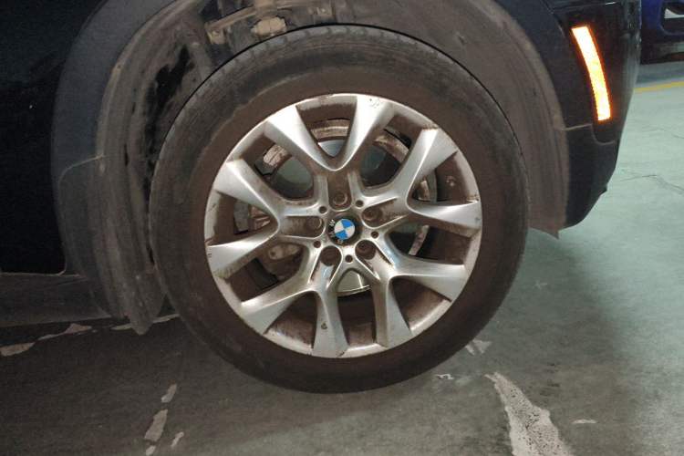 Used BMW X5  Right Front Wheel Hub