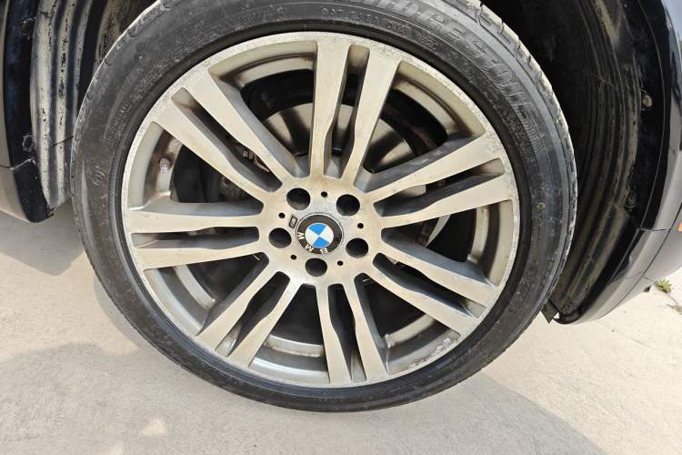 Used BMW X5 2011 xDrive35i U.S. specification Right Front Wheel Hub