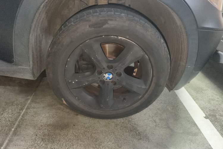 Used BMW X5 2011 xDrive35i Luxury Model Right Front Wheel Hub