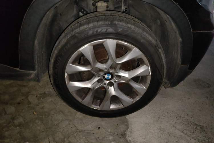 Used BMW X5 2011 xDrive35i Luxury Model Right Front Wheel Hub