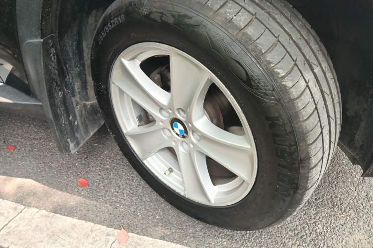 Used BMW X5  Right Front Wheel Hub