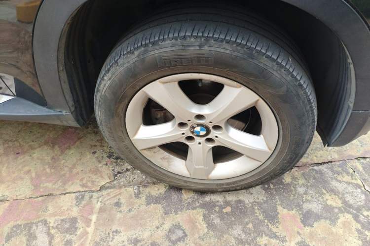 Used BMW X5 2011 xDrive35i Luxury Model Right Front Wheel Hub