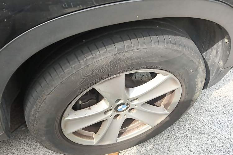 Used BMW X5 2011 xDrive35i Leading Model Right Front Wheel Hub