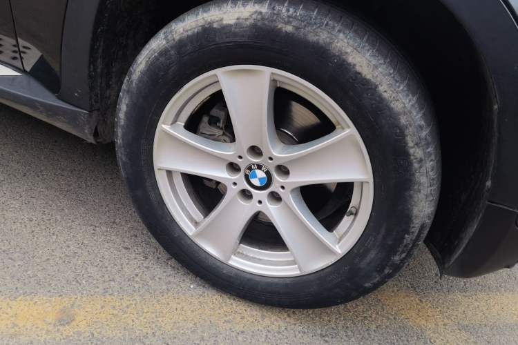 Used BMW X5 2011 xDrive35i Leading Model Right Front Wheel Hub