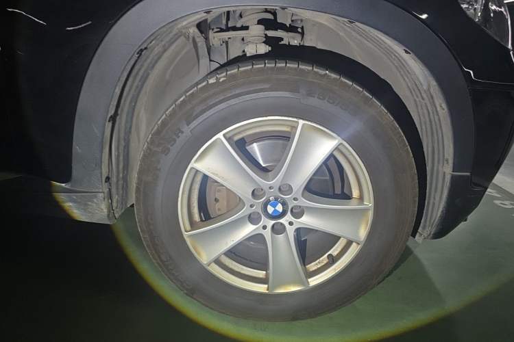 Used BMW X5 2011 xDrive35i Leading Model Right Front Wheel Hub