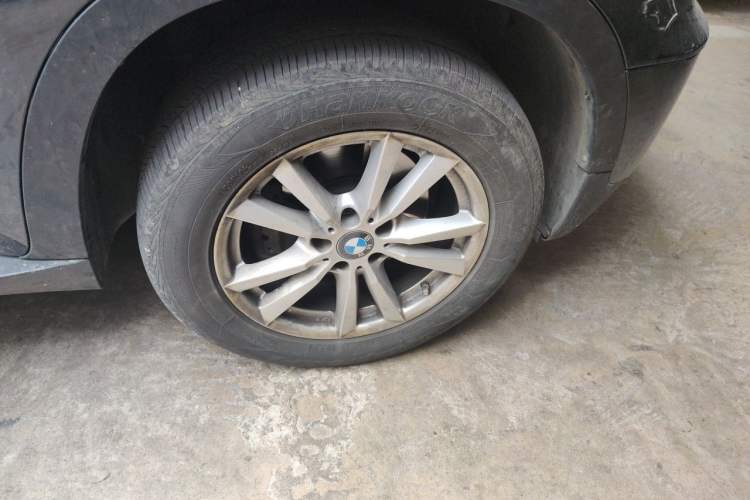 Used BMW X5 2011 xDrive35i Luxury Model Right Front Wheel Hub