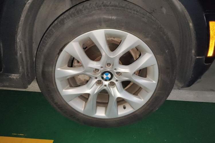 Used BMW X5 2011 xDrive35i Leading Model Right Front Wheel Hub