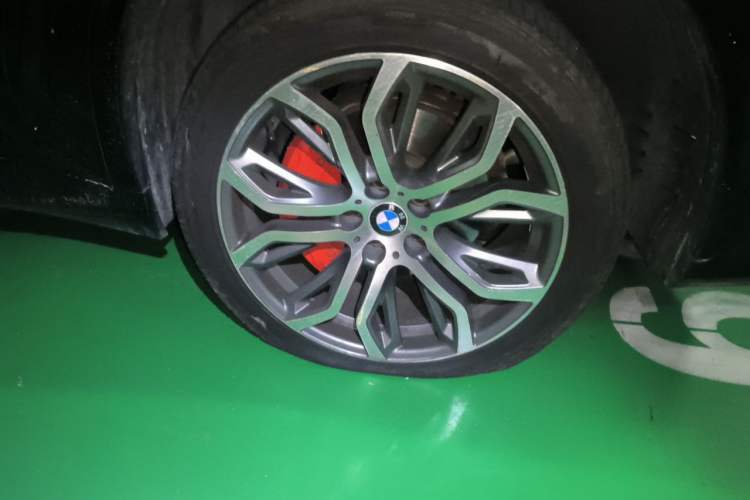 Used BMW X5  Right Front Wheel Hub