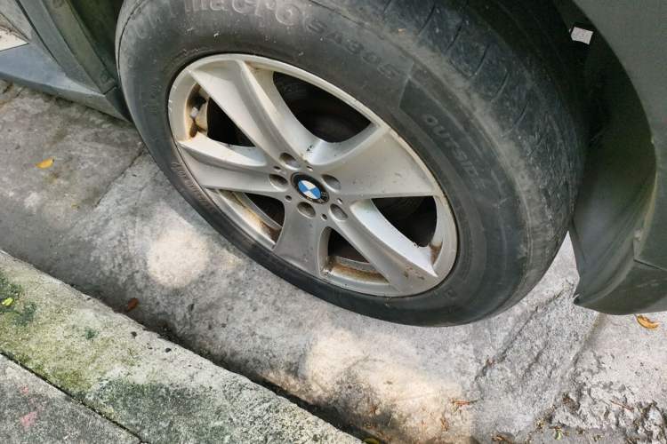 Used BMW X5 2011 xDrive35i Leading Model Right Front Wheel Hub