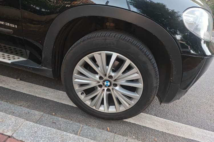 Used BMW X5 2011 xDrive35i Leading Model Right Front Wheel Hub