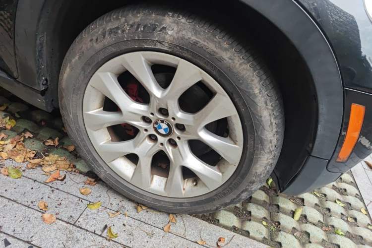 Used BMW X5  Right Front Wheel Hub