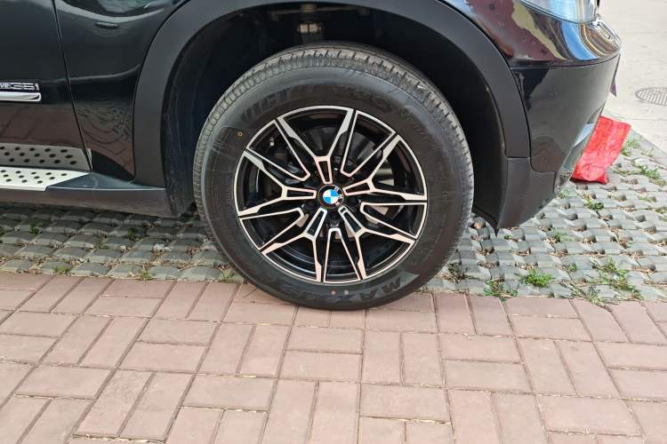 Used BMW X5 2011 xDrive35i Leading Model Right Front Wheel Hub