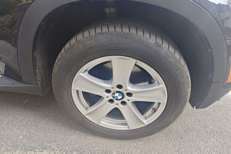 Used BMW X5  Right Front Wheel Hub