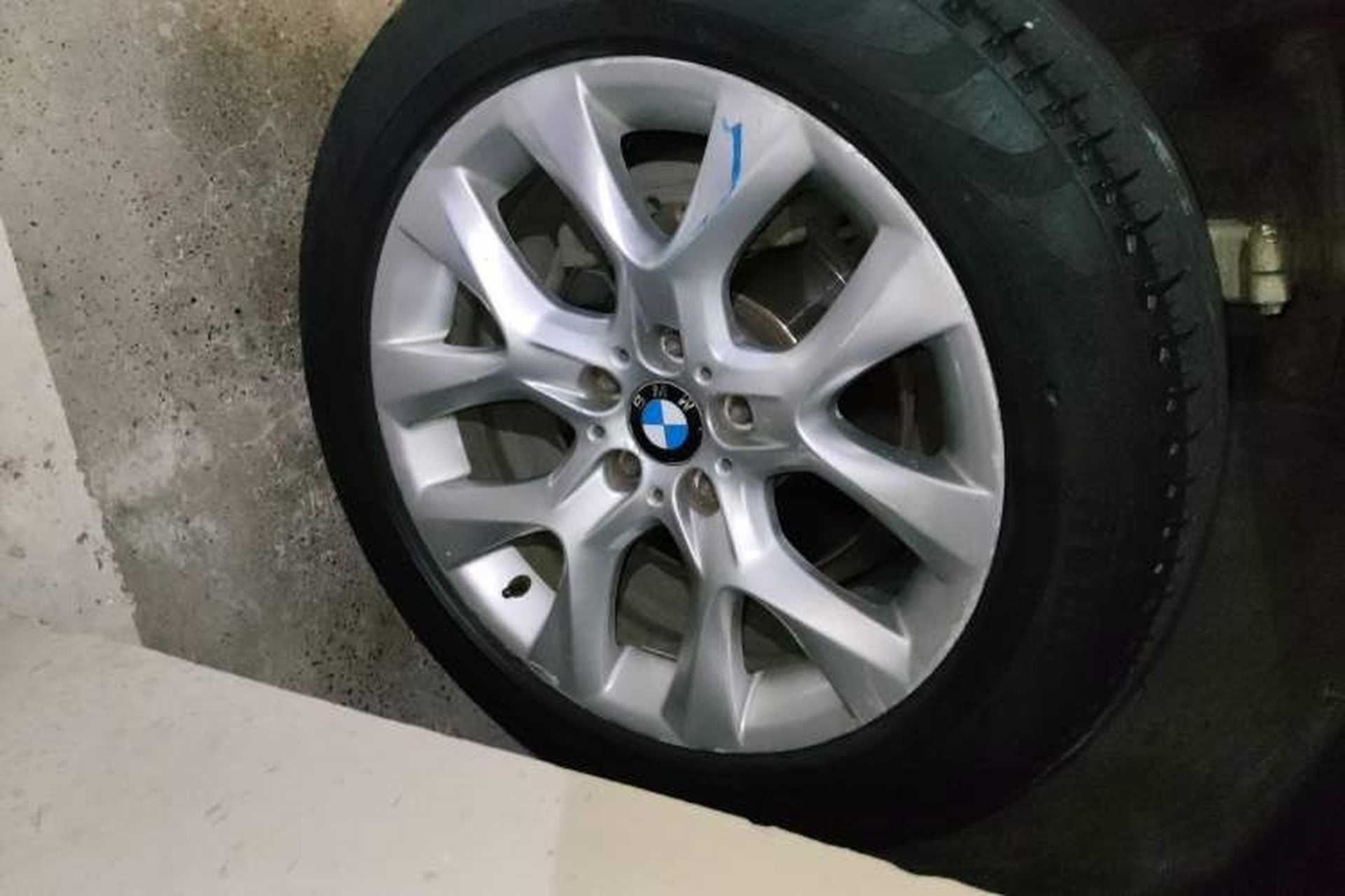 Used BMW X5 2011 xDrive35i U.S. specification Right Front Wheel Hub