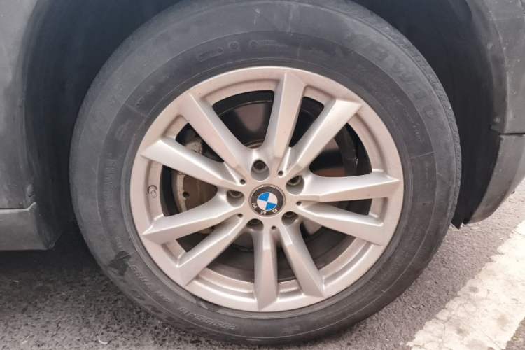Used BMW X5 2011 xDrive35i Leading Model Right Front Wheel Hub