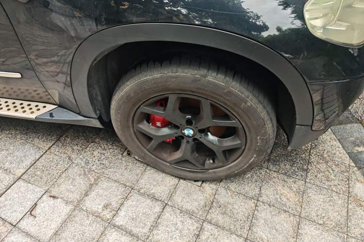Used BMW X5 2011 xDrive35i Leading Model Right Front Wheel Hub