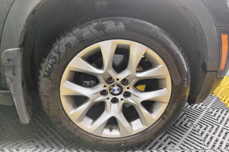 Used BMW X5  Right Front Wheel Hub