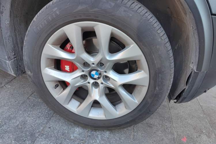 Used BMW X5 2011 xDrive35i M Sport model Right Front Wheel Hub
