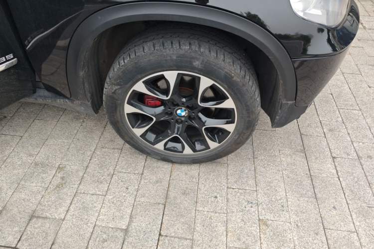 Used BMW X5 2011 xDrive35i Luxury Model Right Front Wheel Hub