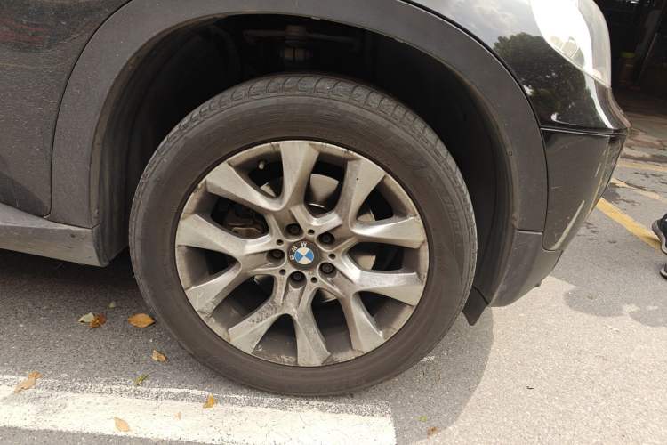 Used BMW X5 2011 xDrive35i Luxury Edition Right Front Wheel Hub