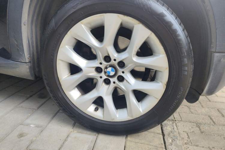 Used BMW X5 2011 xDrive35i Leading Model Right Front Wheel Hub