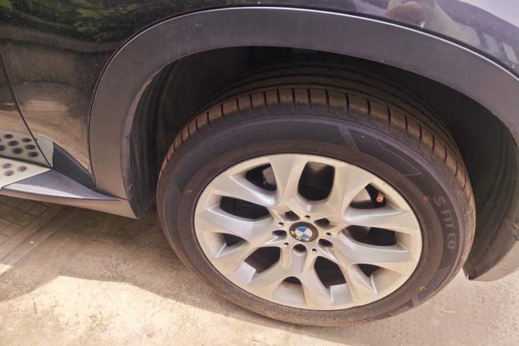 Used BMW X5 2011 xDrive35i Luxury Model Right Front Wheel Hub